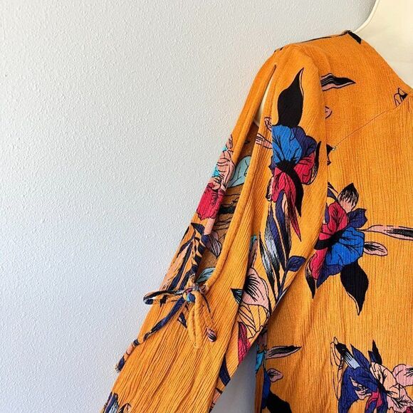 Umgee Gold Floral Bell Sleeve Dress Size S - Picture 6 of 9